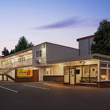 Super 8 By Wyndham Courtenay Bagian luar foto