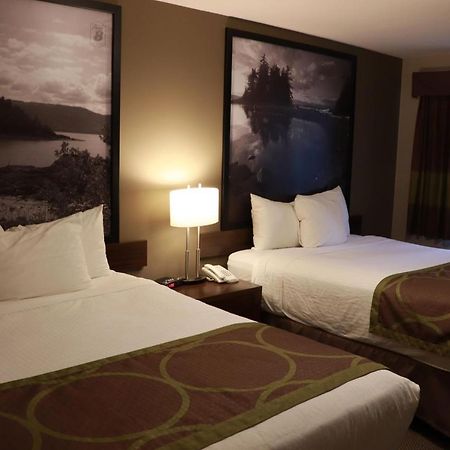Super 8 By Wyndham Courtenay Bagian luar foto
