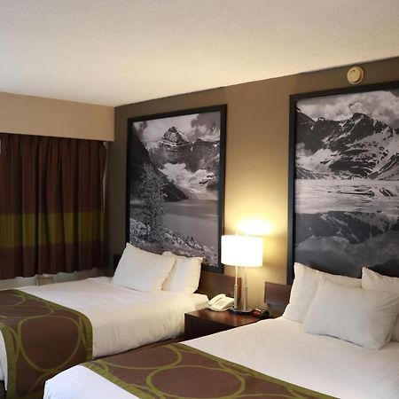 Super 8 By Wyndham Courtenay Bagian luar foto