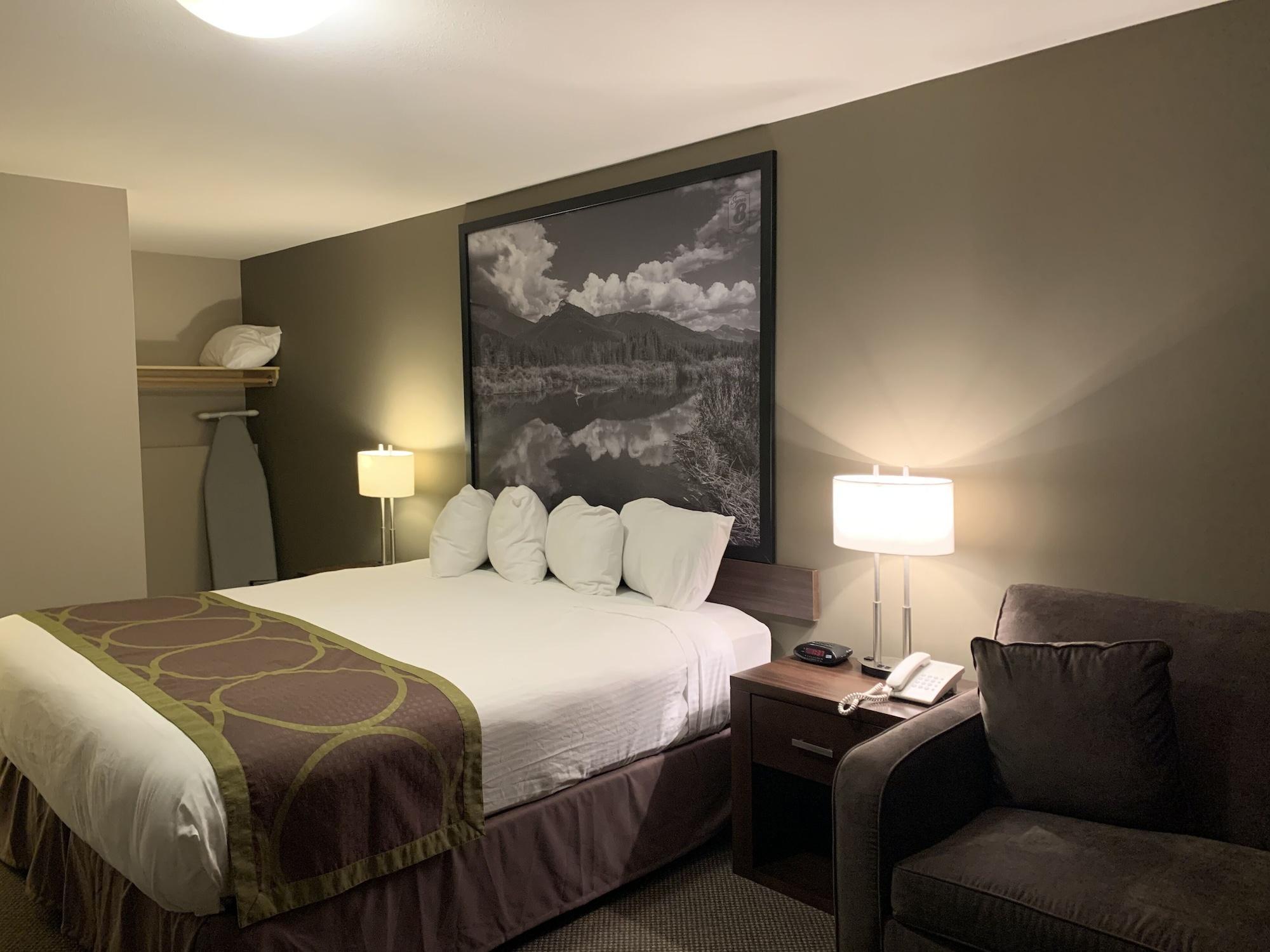 Super 8 By Wyndham Courtenay Bagian luar foto